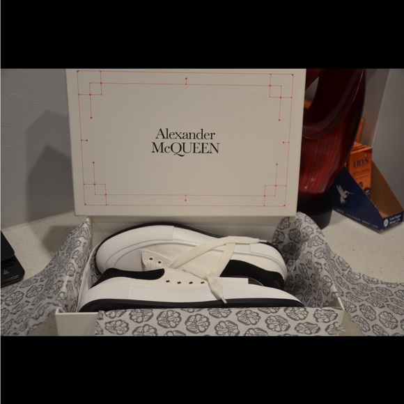 Brand New Alexander McQueen size 12 - Picture 7 of 7
